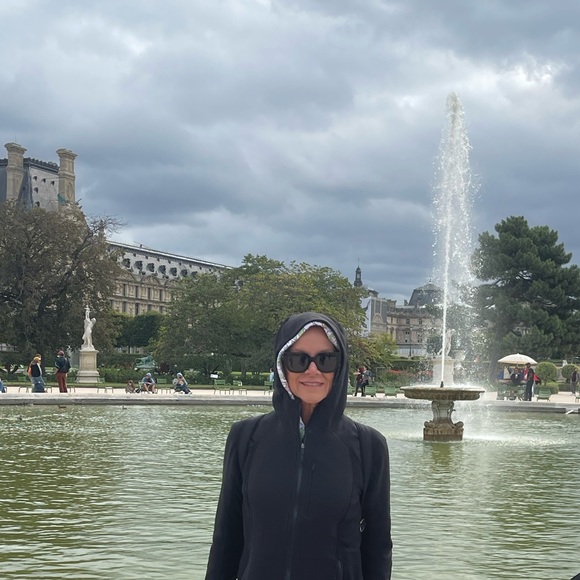 Meet your Posher, Kay - Picture 2 of 2